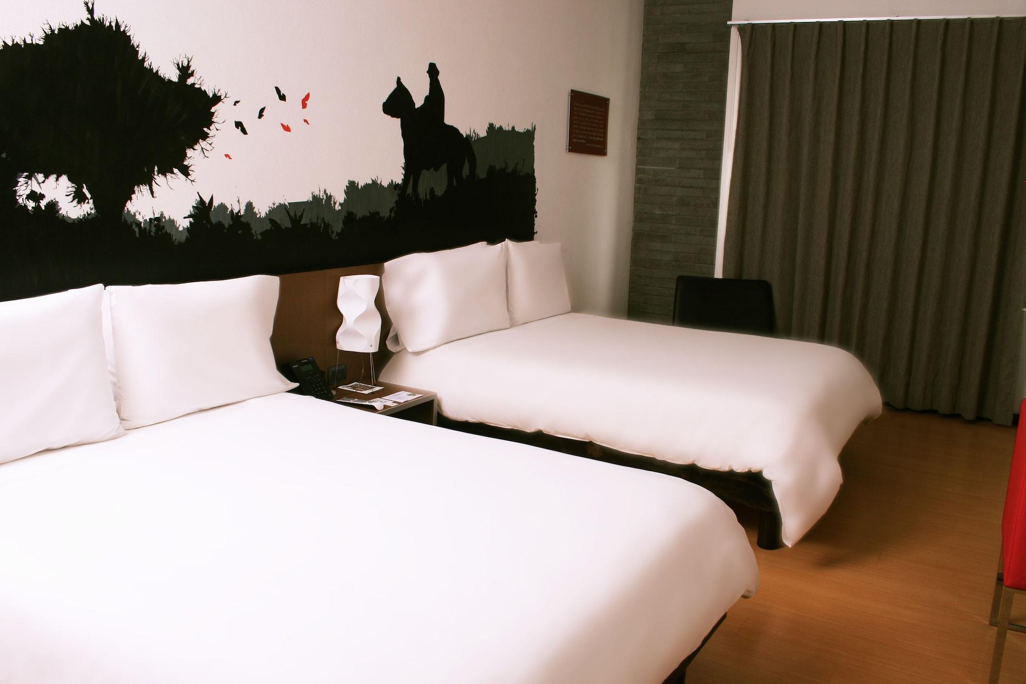 Hotel Viaggio Nueve Tres Bogota Bagian luar foto