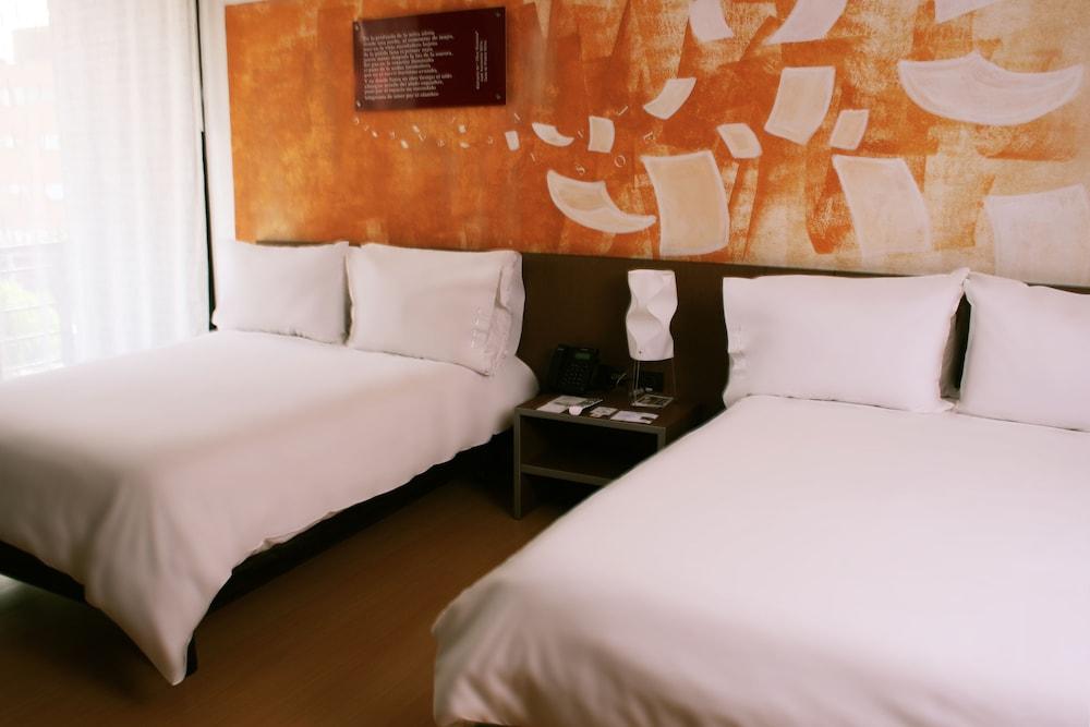 Hotel Viaggio Nueve Tres Bogota Bagian luar foto