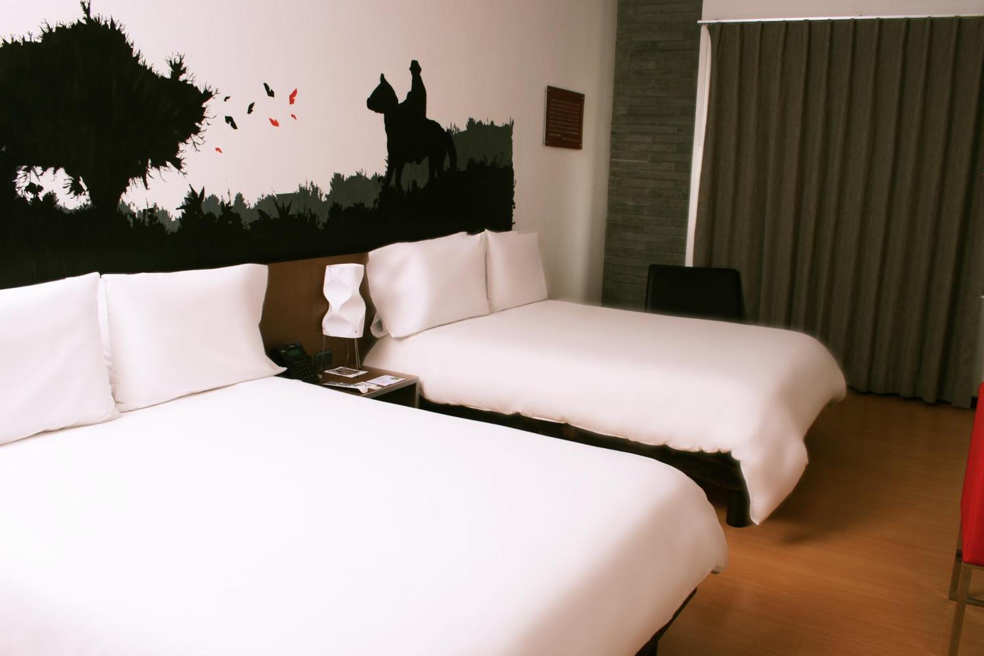 Hotel Viaggio Nueve Tres Bogota Bagian luar foto