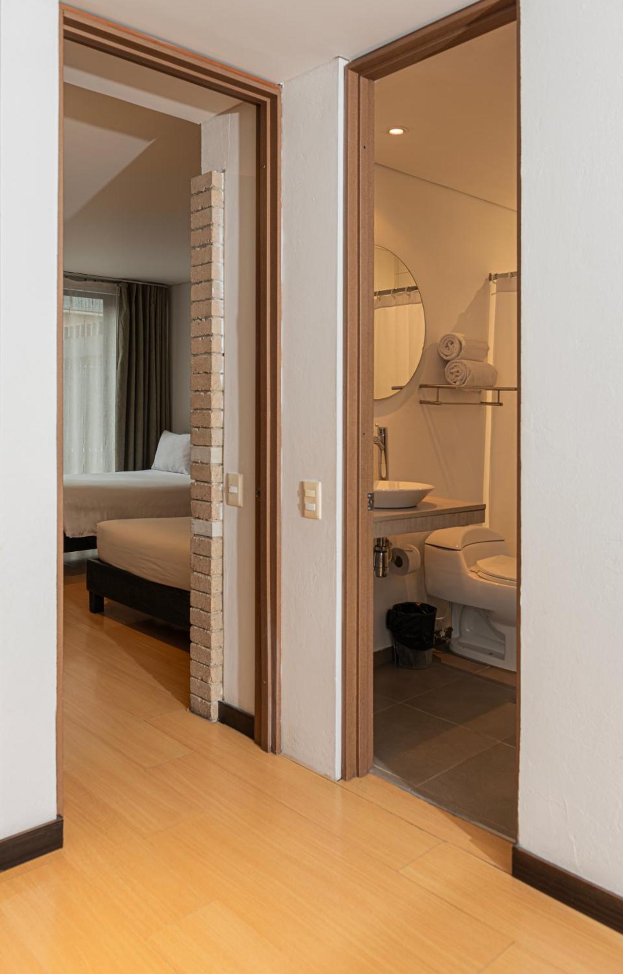 Hotel Viaggio Nueve Tres Bogota Bagian luar foto